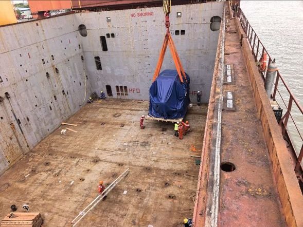 Chargement d'une pièce lourde en cale — opérations de consignation STTOCLOG